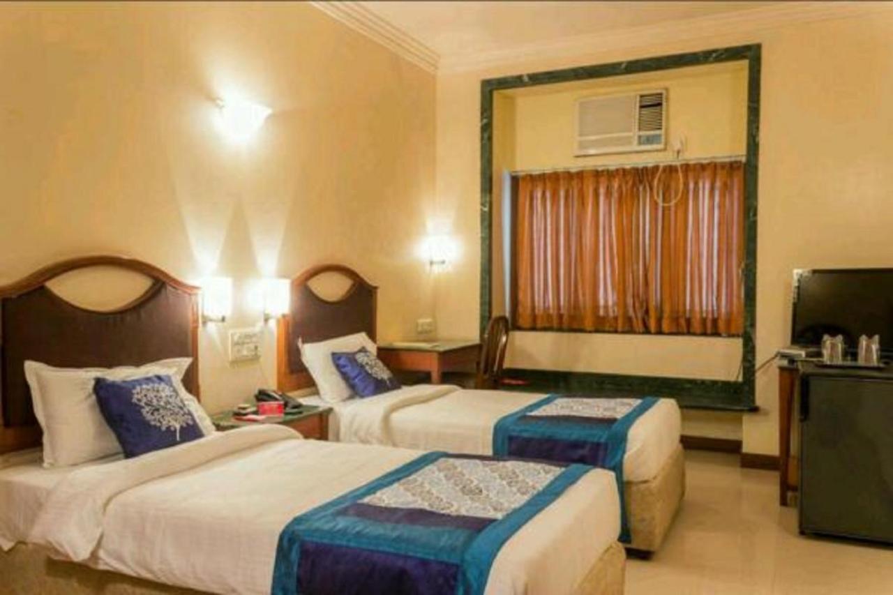 Strand Hotel, Colaba Mumbai Exterior foto